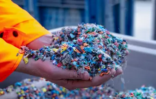 Nachhaltige Verpackungen mit weniger fossilem Kunststoff